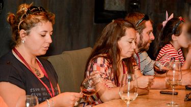 Sanjuaninos becados se especializan en enoturismo