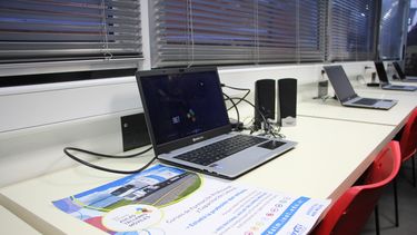 Las Chacritas tiene nueva iluminación y aulas talleres móviles