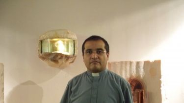 El cura escrachado rompió el silencio y explicó por qué renunció