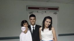 Alexis y Mara dijeron sí, quiero en el Hospital y reavivaron un amor nacido en la secundaria