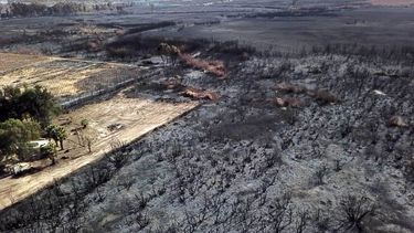 Así se ven desde el aire las tierras arrasadas por el fuego en Zonda
