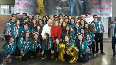 Falleció hace 4 años y su promo lo homenajeó en la bandera de egresados