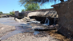 Un severo daño estructural en el Canal General Albardón obligó al Departamento de Hidráulica a desplegar un operativo de remediación. Mientras se ejecuta un baipás avanzan con las obras de reconstrucción definitiva. Un severo daño estructural en el Canal General Albardón obligó al Departamento de Hidráulica a desplegar un operativo de remediación. Mientras se ejecuta un baipás avanzan con las obras de reconstrucción definitiva.