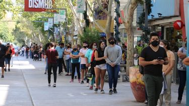 Los sanjuaninos se empiezan a despedir de Falabella: locura por ingresar a la tienda