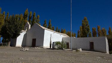 Iglesia y un festival de tradición y fe