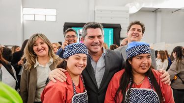 El gobernador Marcelo Orrego visitó la muestra Aprender y Producir