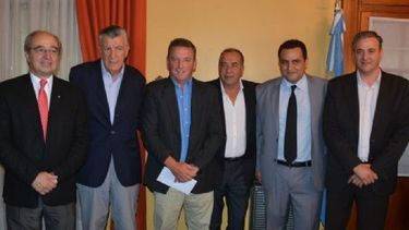 Con advertencias, Gioja tomó juramento a nuevos funcionarios