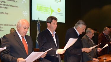 Gioja firmó un acta de cuidado del ambiente basada en Laudato Si