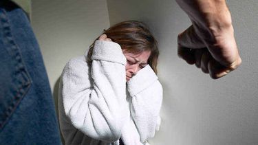 Celos y alcohol no originan la violencia