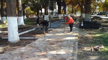 Mirá cómo le cambian la cara a una popular plaza del Médano de Oro