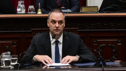 Manuel Adorni defendió en el Congreso el esquema de prioridad a Vicuña sobre la línea de 500 kV y marcó la postura del Gobierno nacional frente al conflicto en San Juan. Manuel Adorni defendió en el Congreso el esquema de prioridad a Vicuña sobre la línea de 500 kV y marcó la postura del Gobierno nacional frente al conflicto en San Juan.