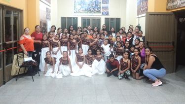 Comenzó a enseñar folclore a los 16 años y hoy llega con la danza a los lugares más alejados de Jáchal