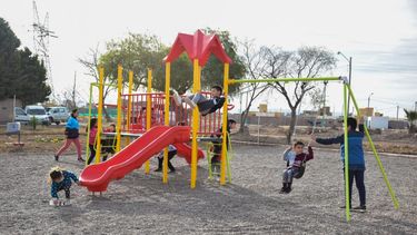 Rawson: grandes y chicos ya se divierten en una nueva plaza