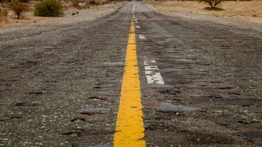 Entre serrucho y pavimento que se esfuma, las peores zonas de la Ruta 40 que será renovada