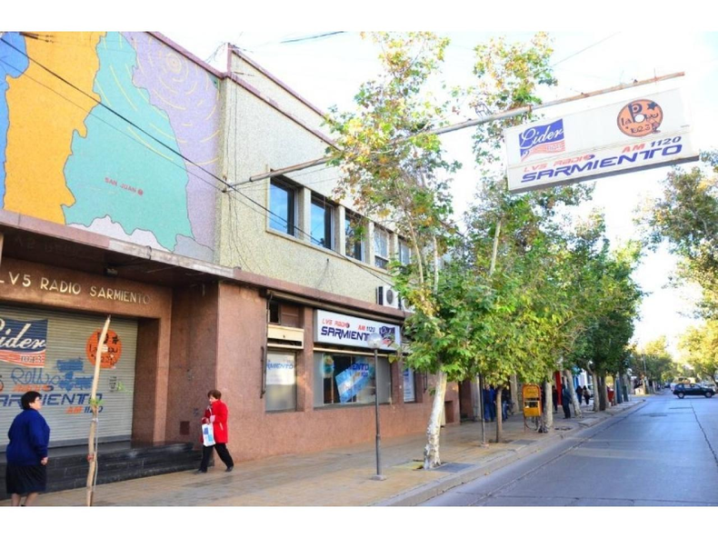 La nueva radio de toda la vida: Radio Sarmiento sopla 99 velitas