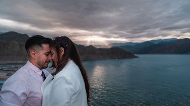 Paula y Franco, los novios que inauguraron los matrimonios emblemáticos en el dique Punta Negra