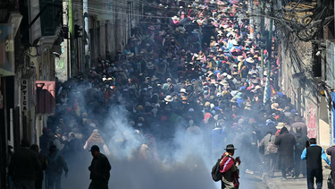 Jaqueado por protestas populares, el presidente boliviano adelantó cambios en su gabinete