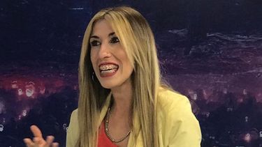 A fondo, la mánager de 35 futbolistas de San Juan