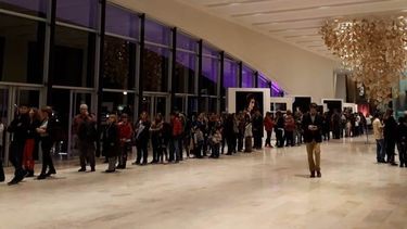 Impresionante fila para la Gala Lírica