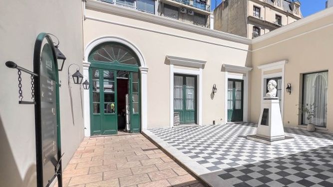 Emprendedores sociales llevan sus artesanías a la Casa de San Juan en Buenos Aires