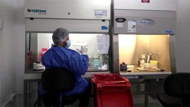 Por la segunda ola, preparan dos nuevos laboratorios para detectar coronavirus en San Juan