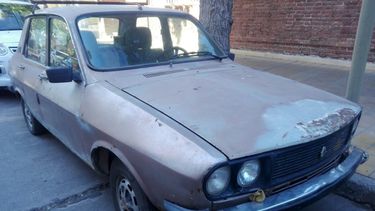 El misterioso auto que inquieta a los vecinos de la calle Santiago del Estero El misterioso auto que inquieta a los vecinos de la calle Santiago del Estero