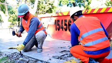 Capital sale a reparar veredas y construye cunetas