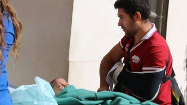 Acompañado por su papá, llegó Liam, el pequeño que sobrevivió a la tragedia de Horcones