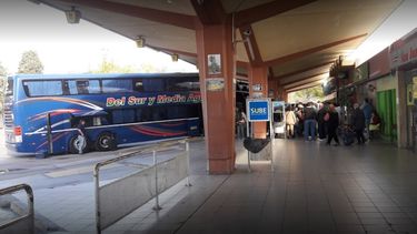 Arribaron a San Juan colectivos jujeños y salteños: los pasajeros ni bajaron y fueron devueltos