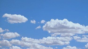 Máxima de 34º y cielo algo nublado este domingo