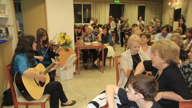 Exposición de pinturas con un toque musical