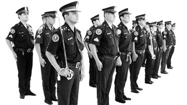 El gobierno paga deuda histórica a la policía