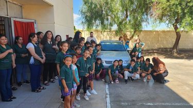 Son estudiantes, producen quesos y quesillos y recibieron un regalo que les cambiará la vida