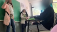 polemica: una directora pateo el banco de un estudiante y reavivo la discusion sobre disciplina escolar polemica: una directora pateo el banco de un estudiante y reavivo la discusion sobre disciplina escolar