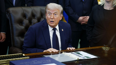 Trump comparó a Irán con un cerdo relleno, y aseguró que continuará el bloqueo