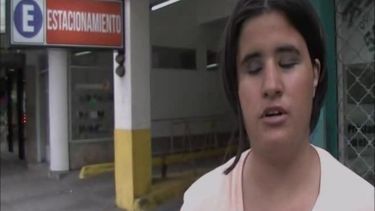 Video: le pisó el bastón con el auto a una ciega y siguió como si nada