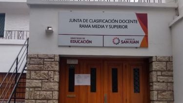 Atención docentes que quieran cubrir horas cátedra o cargos: confirman la validez del carnet 2023/2024