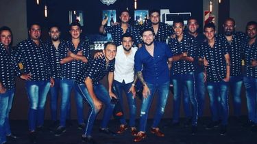 Para hacerle frente a la crisis, Omega sale a vender sandwichito