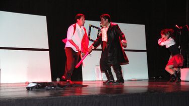 Cuando no sube agua al tanque se robó las risas en el teatro