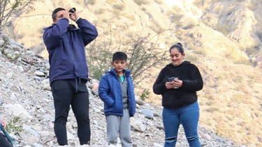 La prensa y algunos curiosos, los otros protagonistas del rescate de Julia Horn