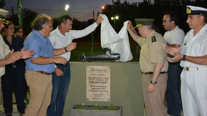 El ARA San Juan, inmortalizado en Rivadavia