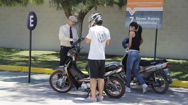 Sanjuaninos en moto: manejan muy mal