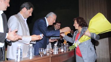 Emoción y lágrimas en el reconocimiento a estatales con más de 40 años de servicio