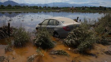 Tiempo en Zonda: las fotos de las escenas desoladoras que dejaron las inundaciones y el video del auto atrapado