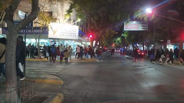 El centro sanjuanino colapsado por las ventas del Día del Padre ¿se cuidó la gente?