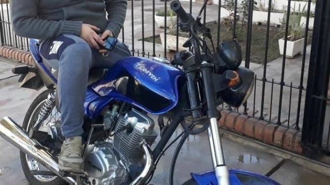 Le robaron la moto de su casa y pide ayuda para encontrarla: es su herramienta de trabajo