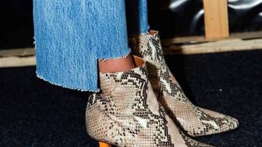 Jeans con bajo asimétrico: la nueva moda en Instagram