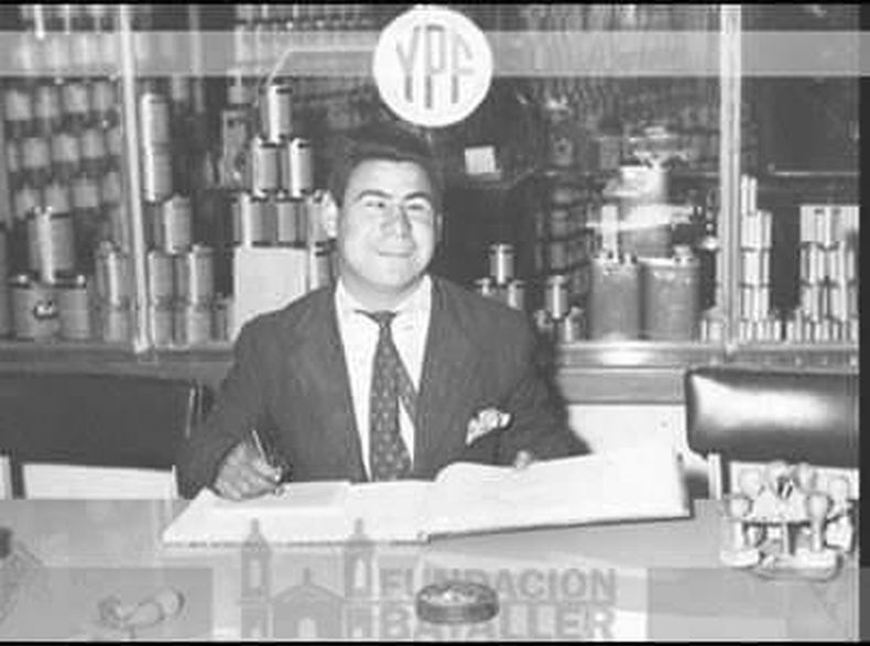 Carlitos durante 1965, trabajando en la empresa 20 de Junio. Fue un chico muy mimado por el fundador de la firma, don Evaristo Alés. Foto gentileza: Stella Maris Carabante.