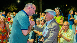 Miodowsky inauguró obras de remodelación de la histórica plaza del Barrio Camus