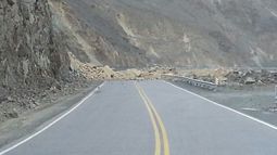 Transitar en la ruta después del temblor: entre piedras y el miedo